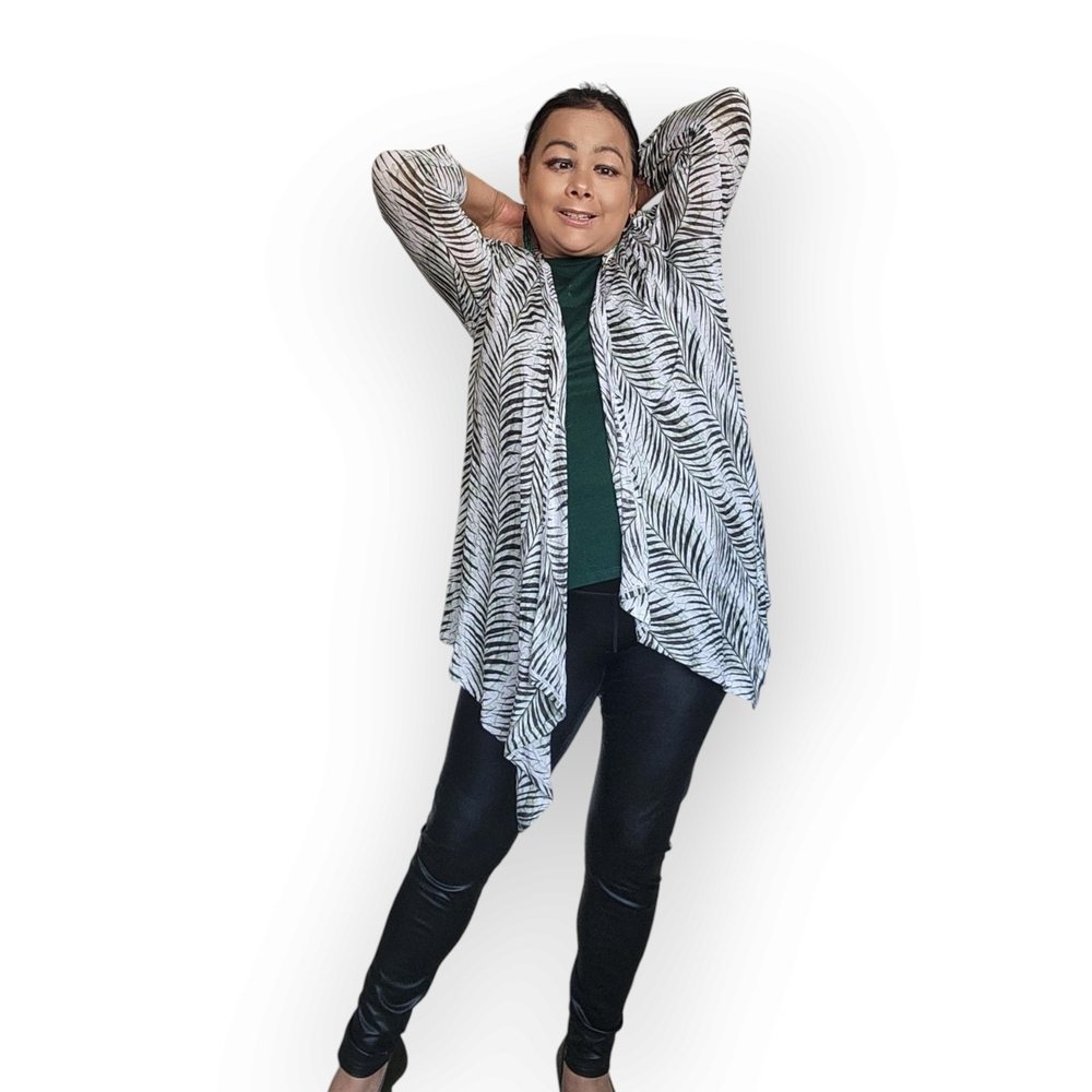 Chic Zebra Pattern Drape Cardigan - Picture 3 of 13